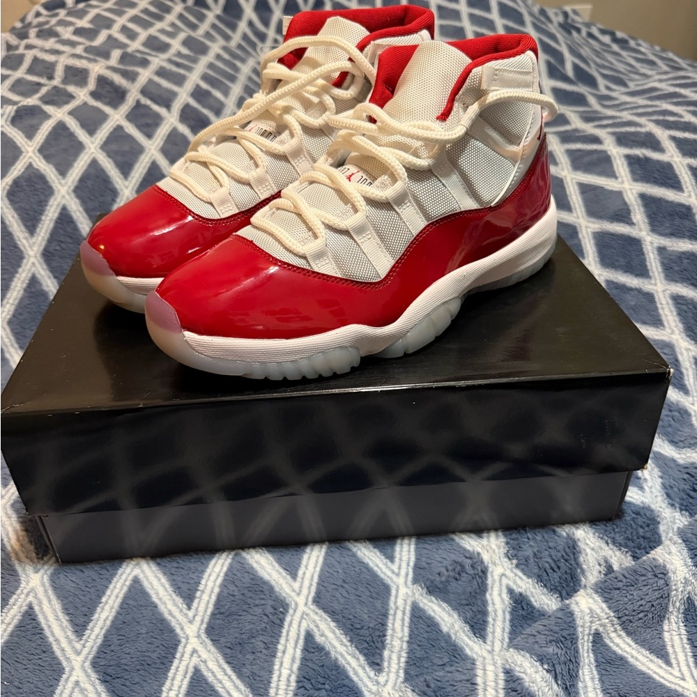 LIKE NEW- Jordan 11 retro Cherry (2022)
